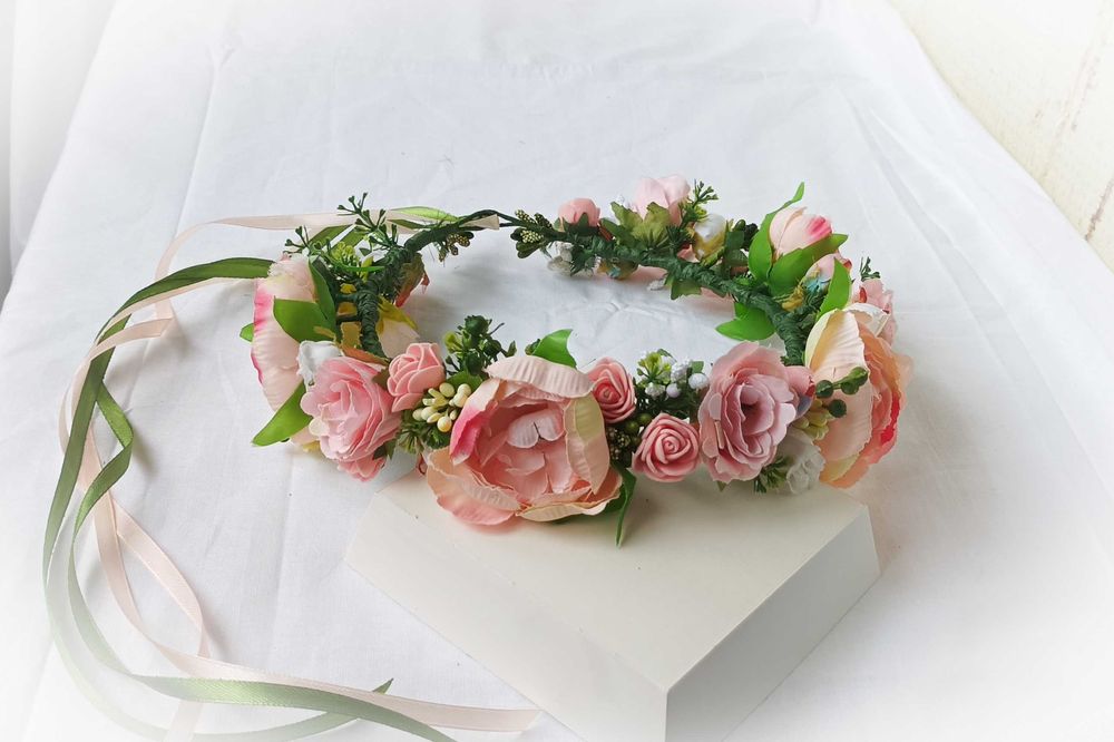 Віночок з квітів на голову