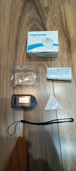 Pulsoksymetr napalcowy kolorowy LCD pomiar saturacji SpO2 pulsu.