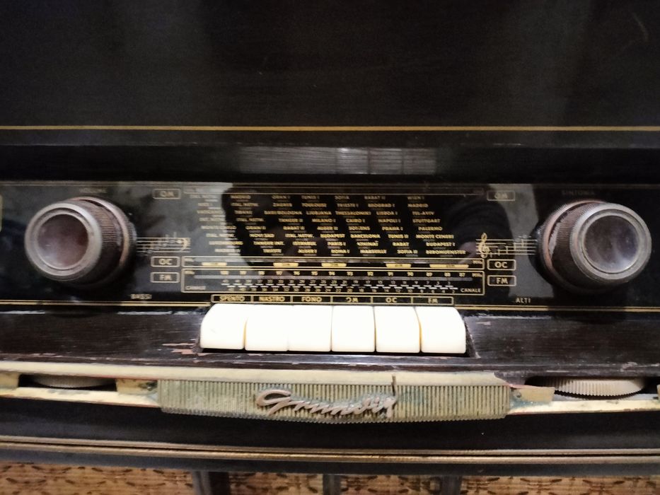 Radio Grunding com giradiscos