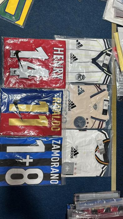 Vende-se camisas de futebol de todos os clubes, qualidade excelente.