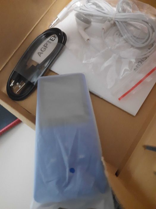 AGPTEK A02 Leitor de MP3, 8 GB Memória Novo ""   - PRETO OU AZUL