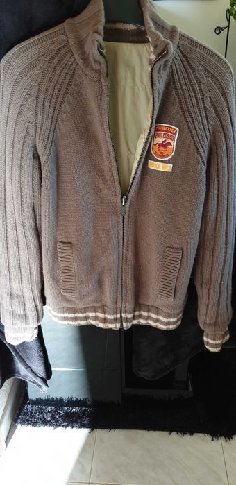 Casaco Homem T: S; reversível Cor: verde seco e bege