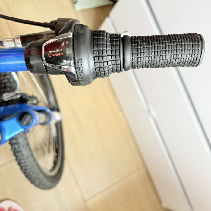 Велосипед Specialized HOTROCK 20 6 SPD