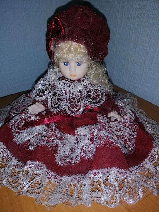 Куклы фарфор пластик для коллекции в национальных костюмах винтаж