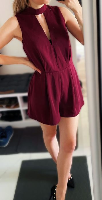 Piekny bordowy krotki kombinezon
