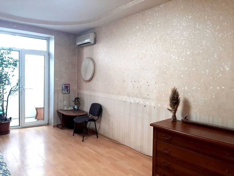 Продаж 3-кімнатної квартири, Голосіївський район, проспект Науки 42/1, метро Деміївська.