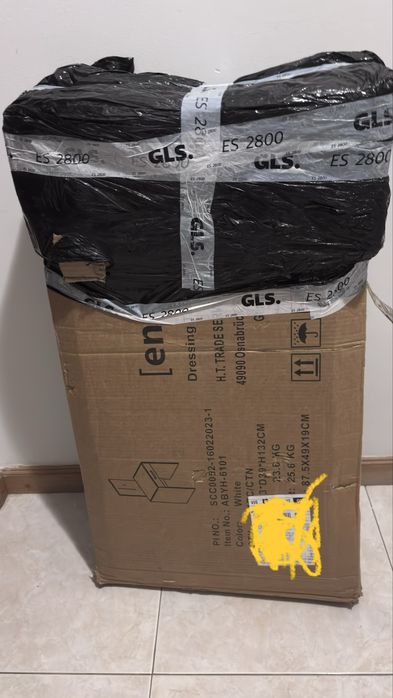 Penteadeira com espelho, NoVa