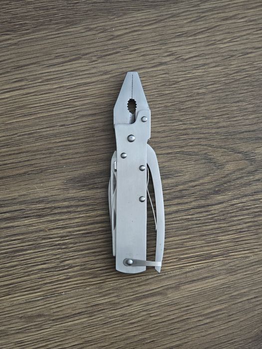 Multitool taktyczny narzędzie wielofunkcyjne  scyzoryk