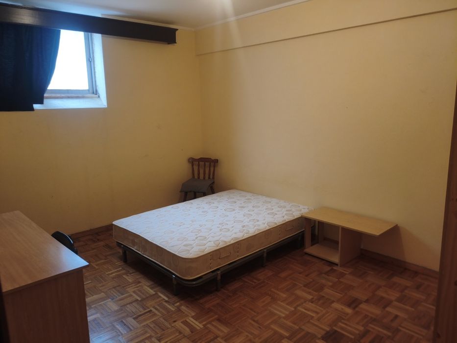 Quarto para rapaz calçada alta