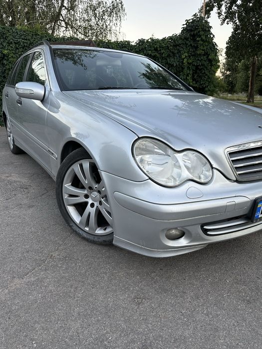 Mercedes-benz w203 c180 в ідеальному стані, рестайлінг