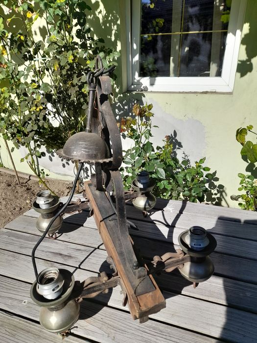 Lampy ogrodowe z metaloplastyki