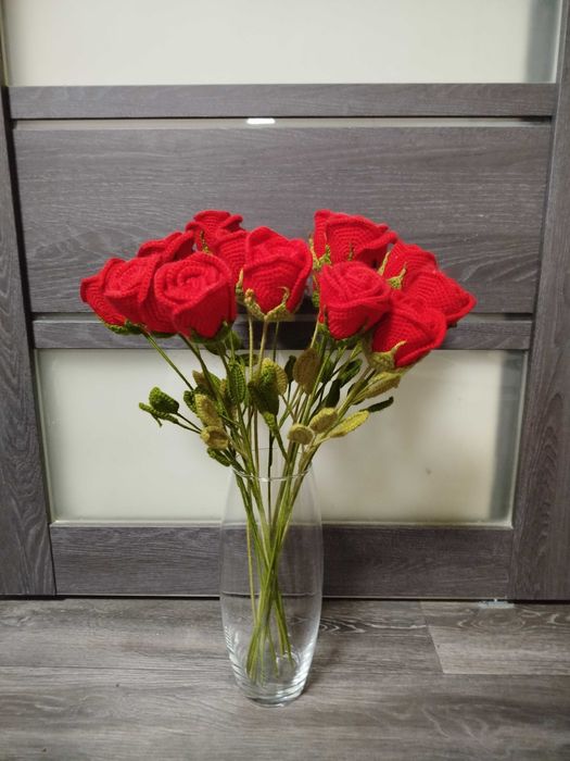 Штучні в'язані квіти