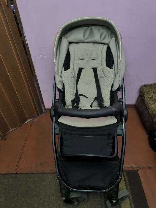 Срочно продам детскую каляску 2в1