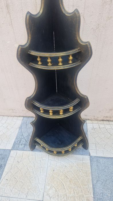 Móvel de canto em madeira maciça