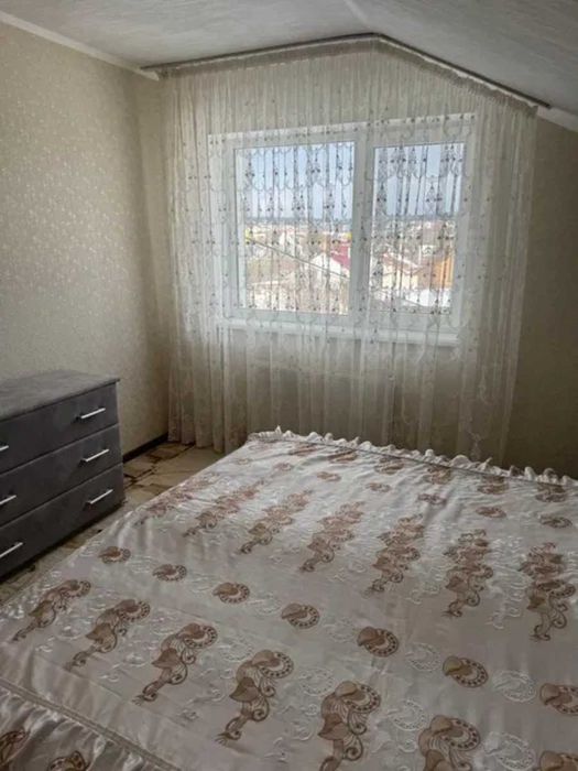 Продаж сучасного будинку з виглядом на озеро