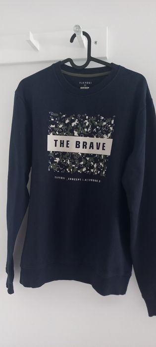 Camisola rapaz em azul escuro. Praticamente nova, em excelente estado.