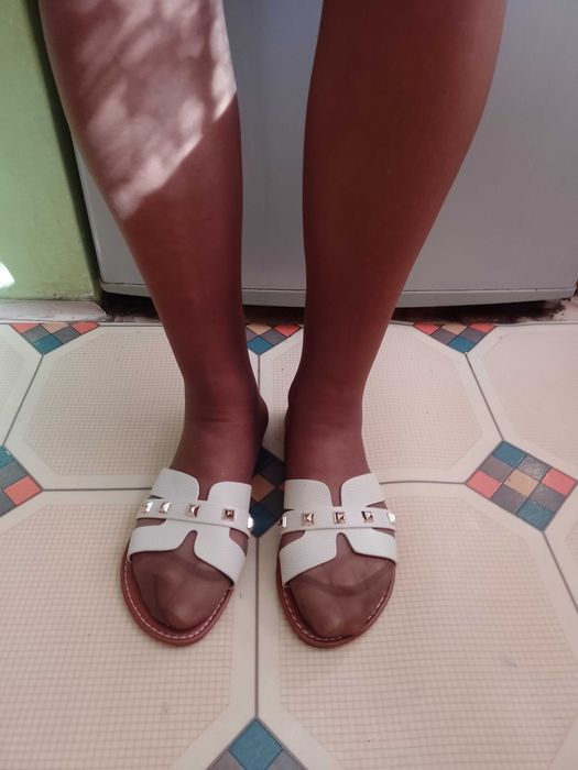 (40) Bogato zdobione dżetami klapki letnie , NOWE