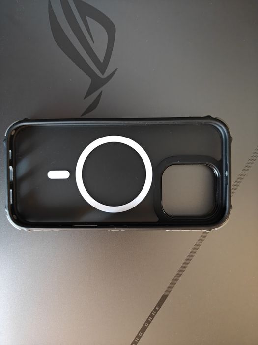 Продам чохли на iphone 16 pro