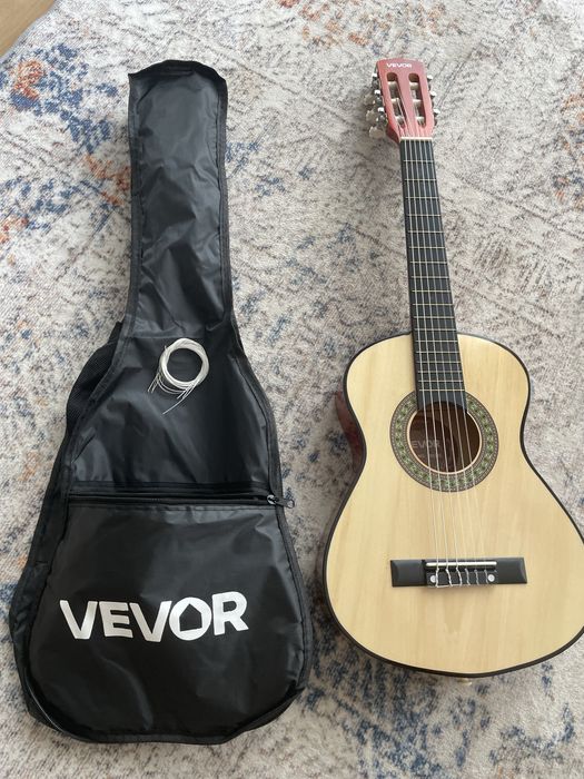 Guitarra Vevor com capa