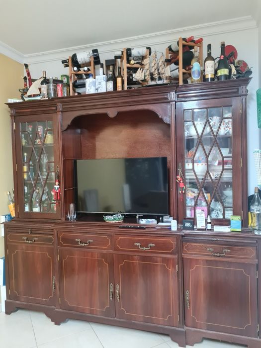 Móveis antigos de madeira