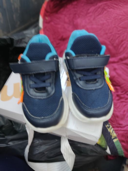 Кросівки на дівчинку