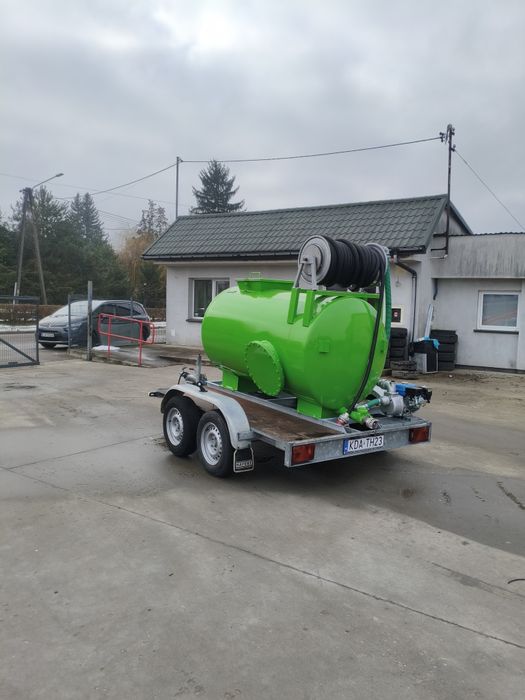 Beczkowóz 2000 litrów, DMC 2700 kg. Mocna pompa, zwijak , mocny wąż