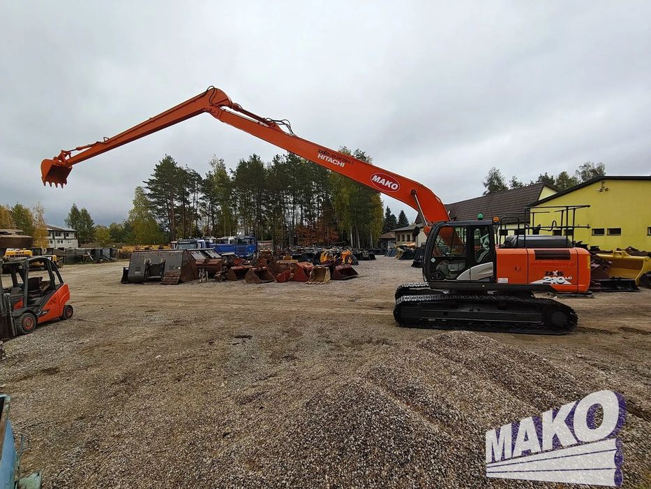 Hitachi ZX210LC-6 Long Reach  Koparka z długim ramieniem dalekiego zasięgu prawie 18 metrów