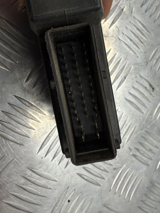 Блок кнопок стеклоподъемника передний левый VOLKSWAGEN Passat B5