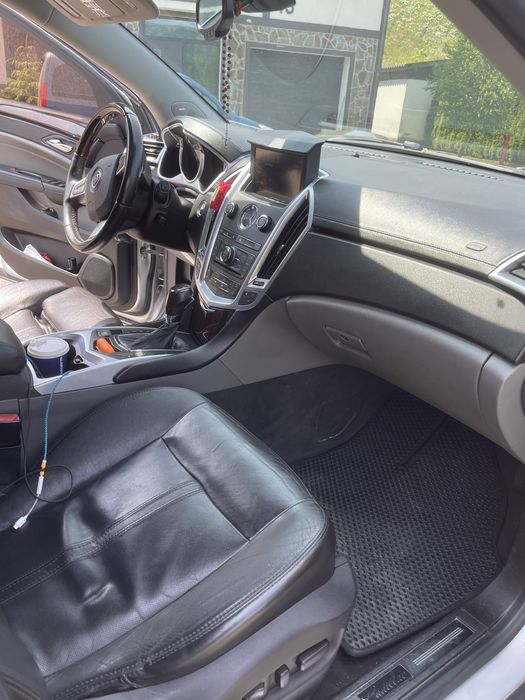 Cadillac srx 2011 року