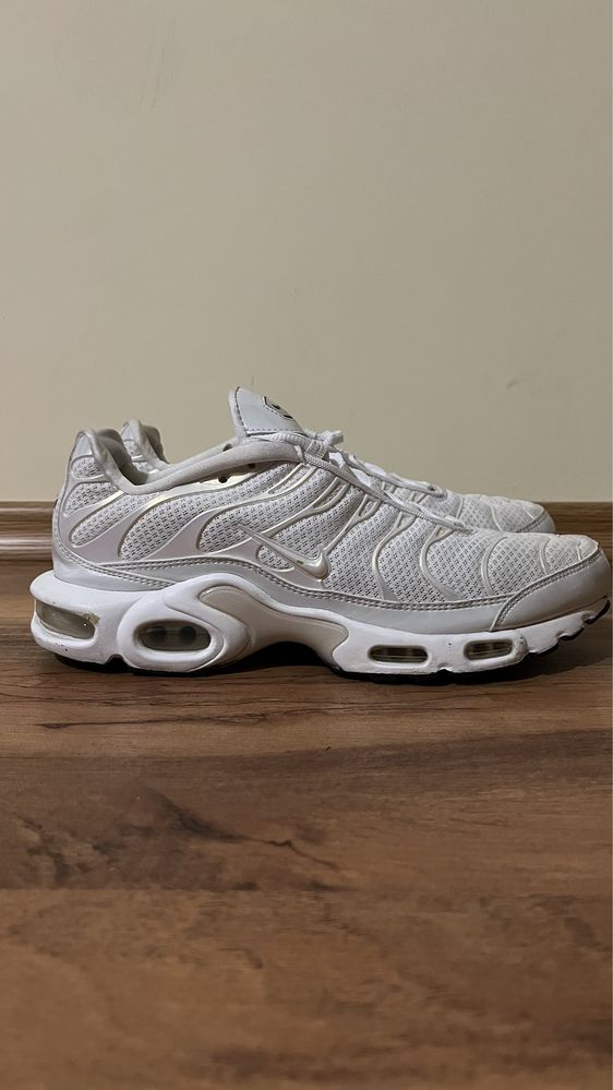 Nike air max hotsell plus premium white