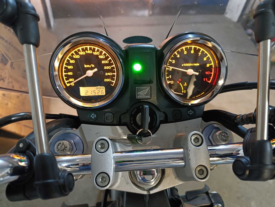 Хонда ЦБ 900ф 2004 рік