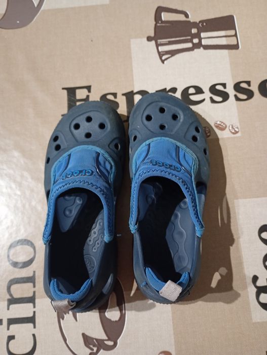 Super klapki Crocs dla chłopca