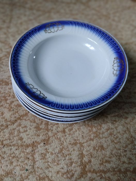 Продам тарелки разные