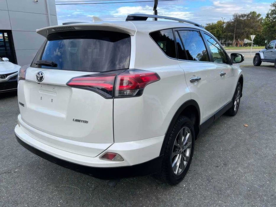 Toyota RAV4 Limited      2018