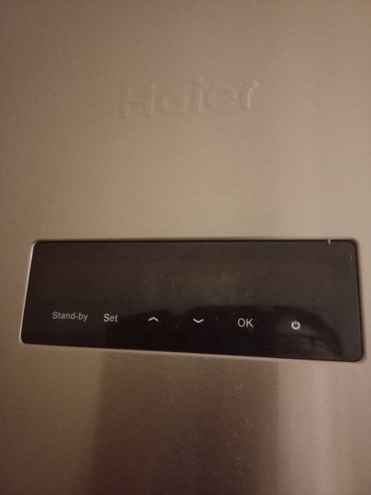 Продам  холодильник Haier. Потребує  ремонту .В  хорошому стані.