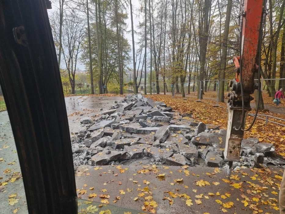 Usługi koparką Prace ziemne Kucie betonu Montaż szamba i deszczówki