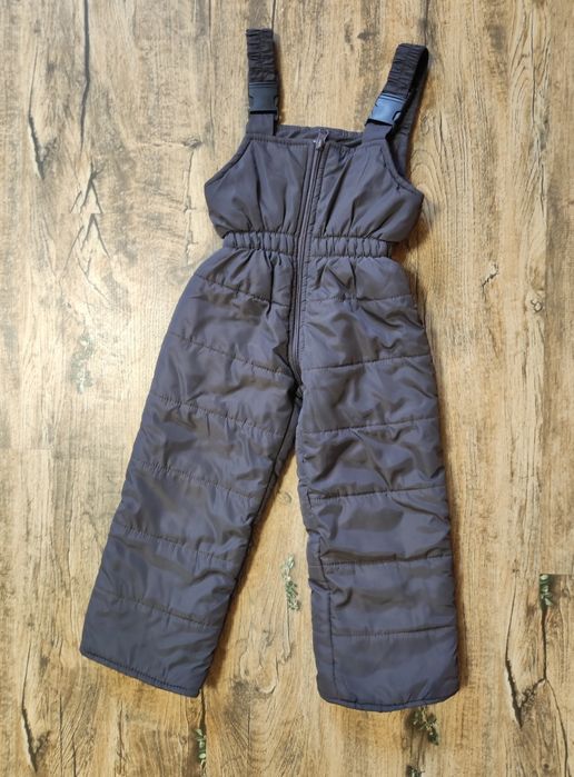 Напів комбенізон Було 1 прання, слідів носки та дефектів нема
Сезон -