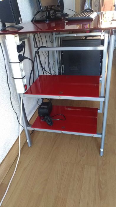 Secretária em metal e vidro temperado