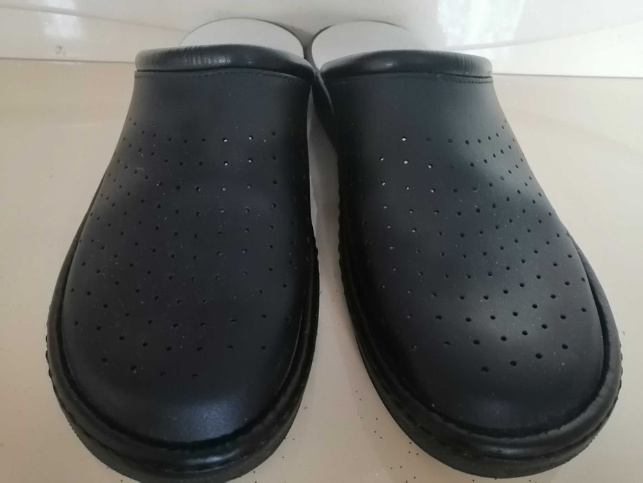 Skórzane klapki damskie