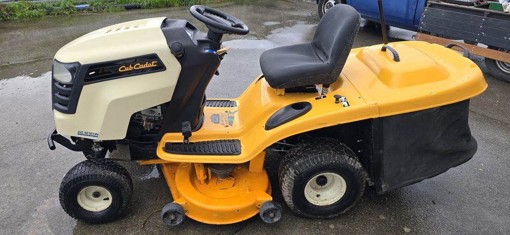 Trator Corta Relva CLUB CADET CC1019HN de 18,5HP Hidrostático