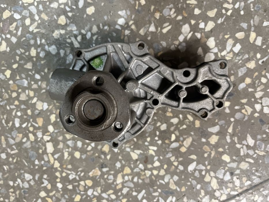 Помпа VW  T3, Passat B3...