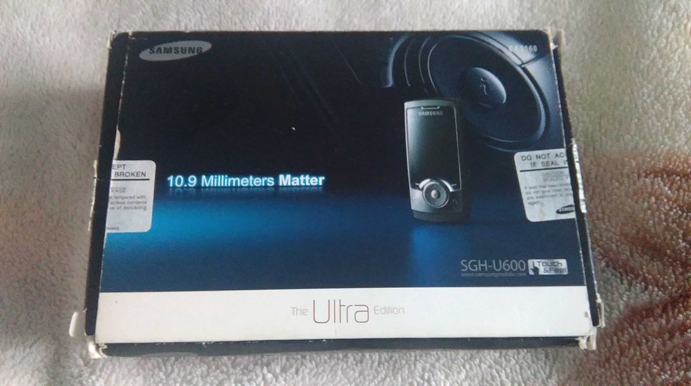 Samsung u 600 czarnozloty