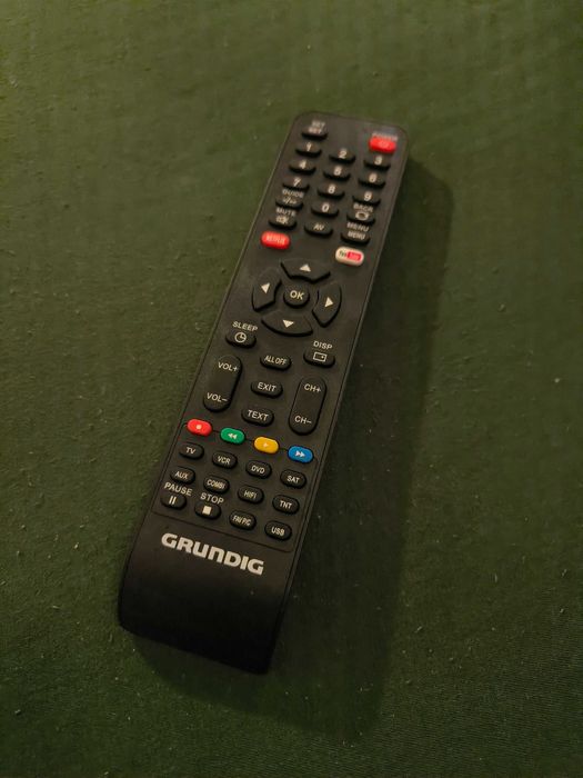 Pilot uniwersalny Grundig 8 w 1 + baterie