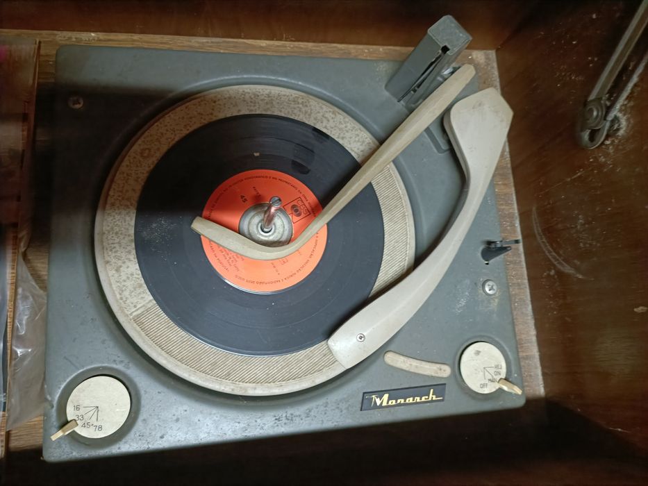 Rádio e Gira discos antigo