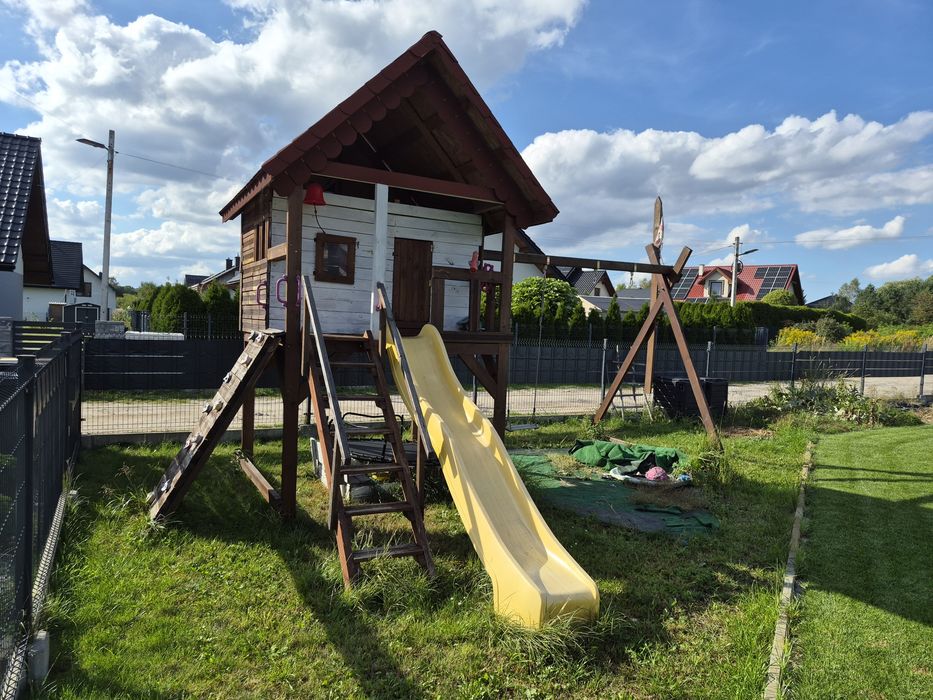 Domek dziecięcy, duży.