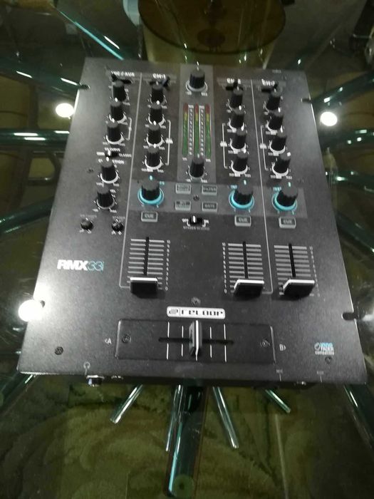 Mesa de Mistura Reloop RMX 331