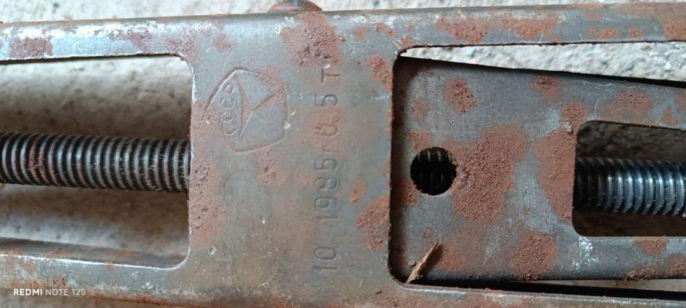 Домкрат рычажно-винтовой