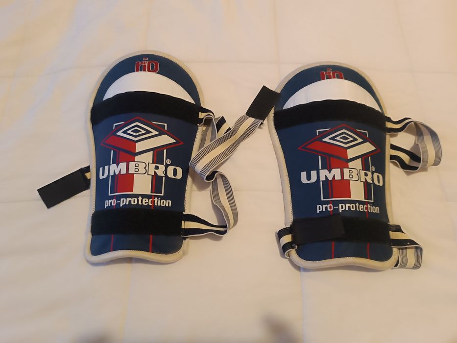 Caneleiras Umbro. Pro-Protection. Tamanho L/XL