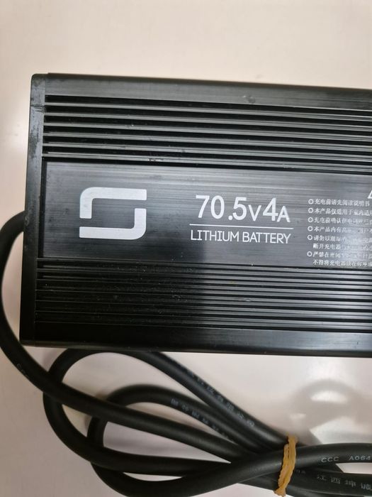 Carregador  Lithium  70.5v4A novo