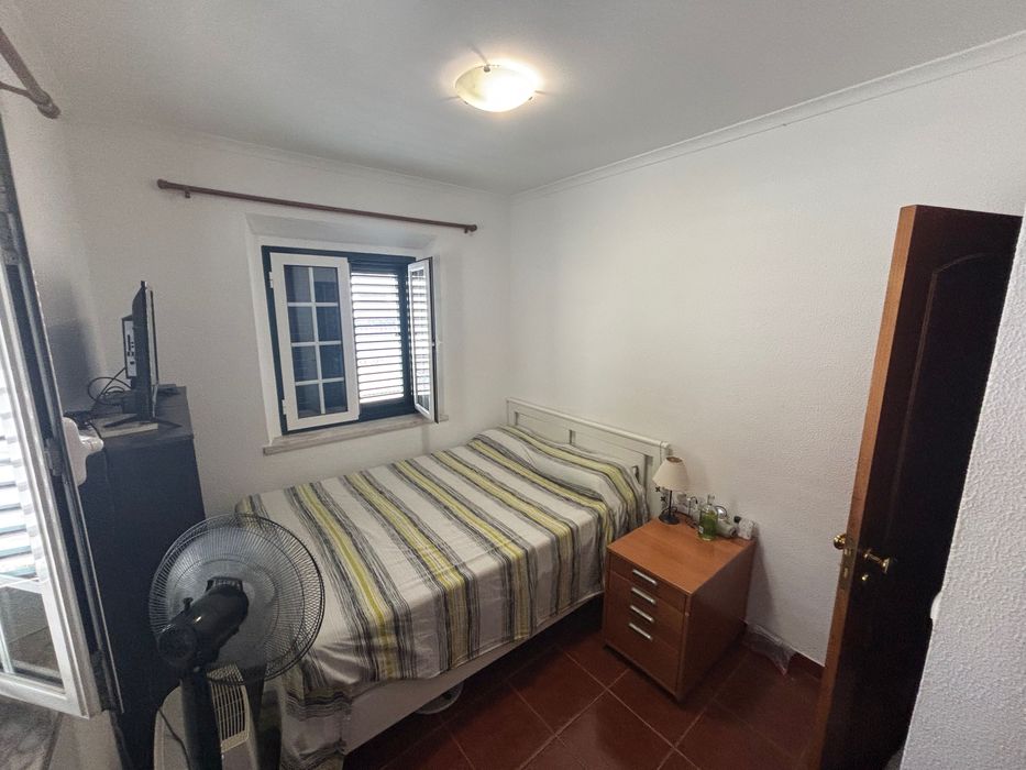 Quarto em casa com quintal para solteiros/as trabalhadores/estudantes